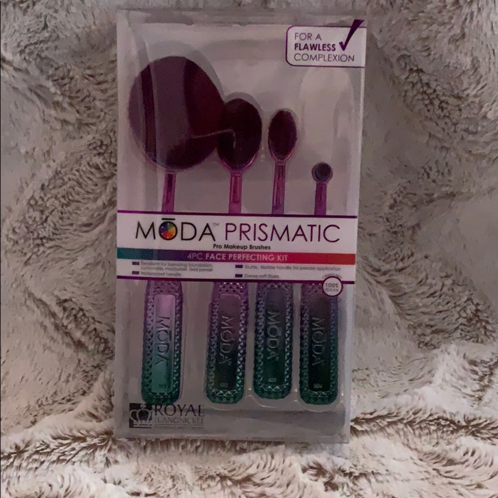 Moda prismatic brush set